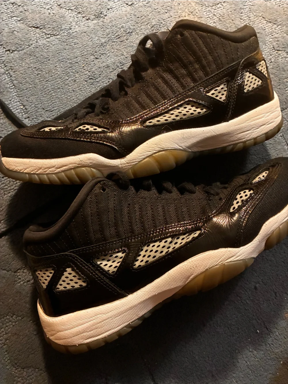 Jordan 11 Men's Black white retro low ie Space Jams. Mint condition